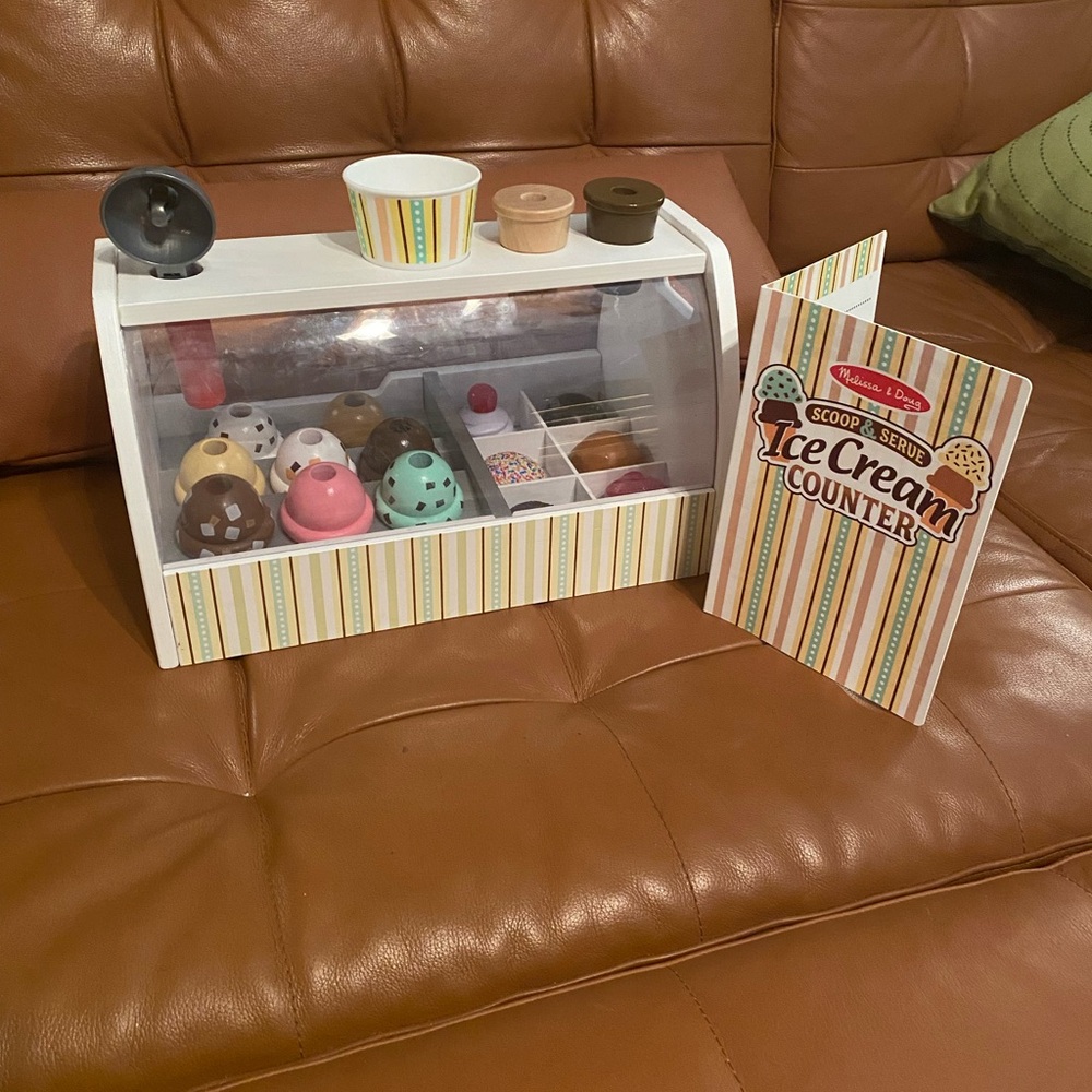 Melissa & Doug Scoop & Serve Ice Cream Counter Set